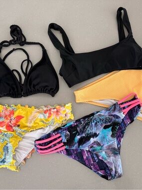 Women’s Black Bikini Top and Mixed-Color Bottoms Swim Set